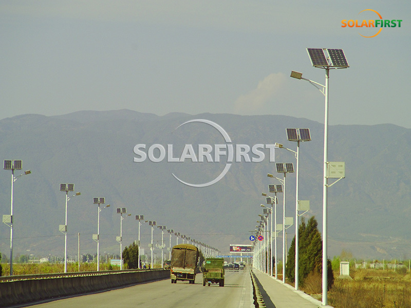2,000 Photovoltaic Street Lamp Solutions in China